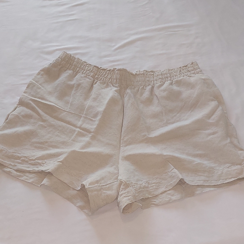 H&M Cream High Waist Shorts Relaxed Fit .Size L